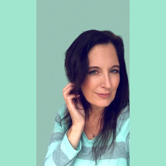 Welcome to my closet! 🤗🙏🏼💖✨🦋 - Picture 3 of 7